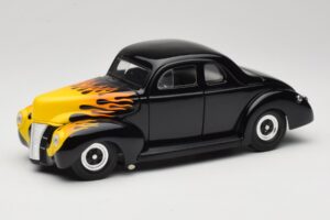 Ford Deluxe Hot Rod Nero Universal Hobbies 1:18 6002 Pressofusione