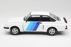 Ford Escort Mk2 RS 2000 X-Pack Diamond Bianco & Blu Decor MCG 1:18 MCG18351 Pressofusione — immagine 3 di 6
