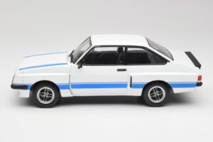 Ford Escort Mk2 RS 2000 X-Pack Diamond Bianco & Blu Stripe MCG 1:18 MCG18350 Pressofusione — immagine 3 di 6