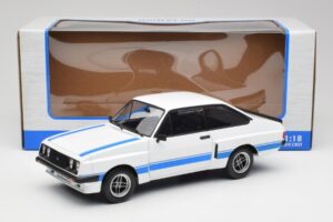Ford Escort Mk2 RS 2000 X-Pack Diamond Bianco & Blu Stripe MCG 1:18 MCG18350 Pressofusione — immagine 6 di 6