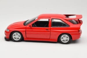Ford Escort Mk5 RS Cosworth Rosso UT Models 1:18 180082102 Pressofusione — immagine 4 di 8