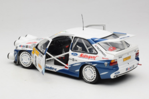 Ford Escort RS Cosworth Mobil 1 #6 F. Delecour / D. Grataloup Rally Monte Carlo Night Version Winner 1994 UT Models 1:18 3945 — immagine 5 di 8