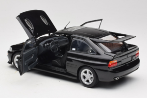 Ford Escort RS Cosworth Black Metallic Minichamps 1:18 150089020 Pressofusione — immagine 5 di 8
