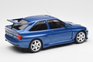 Ford Escort RS Cosworth Blu IXO 1:18 18CMC180 Pressofusione — immagine 2 di 6