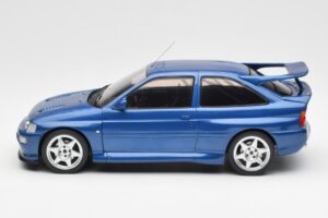 Ford Escort RS Cosworth Blu IXO 1:18 18CMC180 Pressofusione — immagine 3 di 6