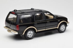 Ford Expedition Eddie Bauer Nero UT Models 1:18 22710 Pressofusione — immagine 2 di 7