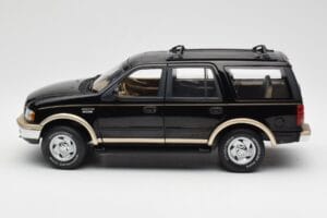 Ford Expedition Eddie Bauer Nero UT Models 1:18 22710 Pressofusione — immagine 5 di 7