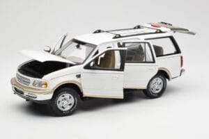Ford Expedition Eddie Bauer Bianco UT Models 1:18 22712 Pressofusione — immagine 2 di 8