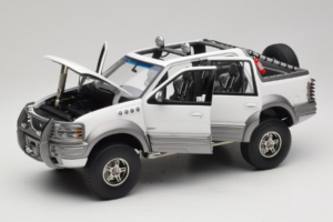 Ford Expedition Himalaya White AUTOart 1:18 72781 Pressofusione — immagine 2 di 8