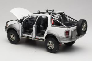 Ford Expedition Himalaya White AUTOart 1:18 72781 Pressofusione — immagine 5 di 8