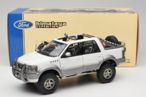 Ford Expedition Himalaya White AUTOart 1:18 72781 Pressofusione — immagine 8 di 8