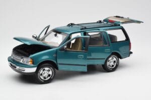 Ford Expedition XLT Verde Metallizzato UT Models 1:18 22717 Pressofusione — immagine 2 di 8