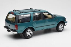 Ford Expedition XLT Verde Metallizzato UT Models 1:18 22717 Pressofusione — immagine 3 di 8