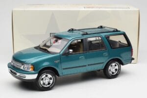Ford Expedition XLT Verde Metallizzato UT Models 1:18 22717 Pressofusione — immagine 8 di 8