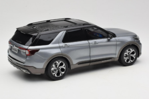 Ford Explorer Grigio OEM 1:18 FORD2020 Pressofusione — immagine 3 di 8
