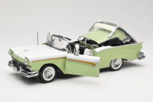 Ford Fairlane Skyliner Verde & Bianco Sun Star 1:18 FORD003 Pressofusione — immagine 2 di 9