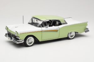 Ford Fairlane Skyliner Verde & Bianco Sun Star 1:18 FORD003 Pressofusione — immagine 3 di 9