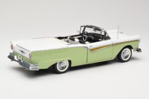 Ford Fairlane Skyliner Verde & Bianco Sun Star 1:18 FORD003 Pressofusione — immagine 4 di 9