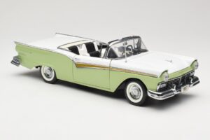 Ford Fairlane Skyliner Verde & Bianco Sun Star 1:18 FORD003 Pressofusione — immagine 7 di 9
