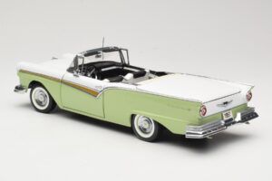 Ford Fairlane Skyliner Verde & Bianco Sun Star 1:18 FORD003 Pressofusione — immagine 8 di 9