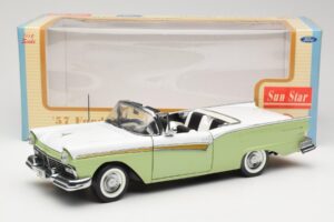 Ford Fairlane Skyliner Verde & Bianco Sun Star 1:18 FORD003 Pressofusione — immagine 9 di 9