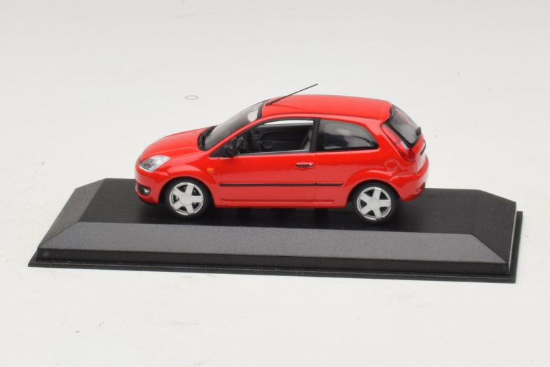 Ford Fiesta Mk5 2-Door Rosso Minichamps 1:43 FIESTA004 Pressofusione
