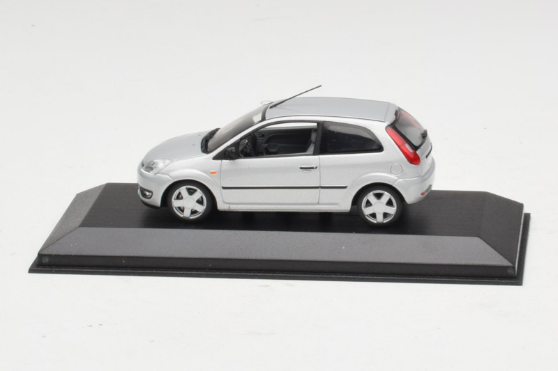 Ford Fiesta Mk5 2-Door Argento Minichamps 1:43 FIESTA003 Pressofusione
