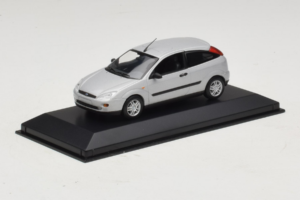 Ford Focus Mk1 3-Door Argento Minichamps 1:43 FOCUS005 Pressofusione — immagine 2 di 5