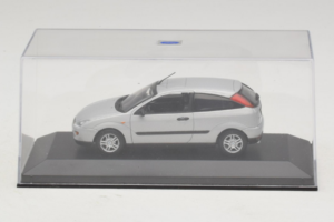 Ford Focus Mk1 3-Door Argento Minichamps 1:43 FOCUS005 Pressofusione — immagine 4 di 5