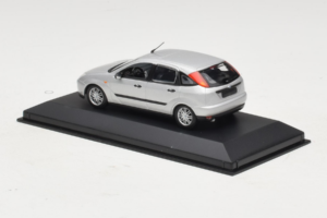 Ford Focus Mk1 Argento Minichamps 1:43 FOCUS006 Pressofusione — immagine 3 di 4
