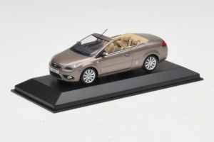 Ford Focus Mk2 CC Grigio Minichamps 1:43 FORD005 Pressofusione — immagine 2 di 4