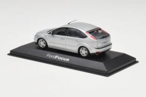 Ford Focus Mk2 Moondust Argento Minichamps 1:43 FOCUS002 Pressofusione — immagine 3 di 4