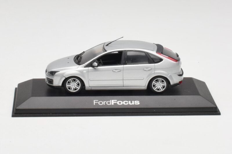 Ford Focus Mk2 Moondust Argento Minichamps 1:43 FOCUS002 Pressofusione
