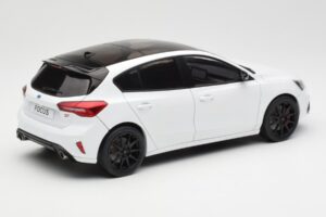 Ford Focus ST Mk4 Frozen Bianco MCG 1:18 MCG18453 Pressofusione — immagine 2 di 6