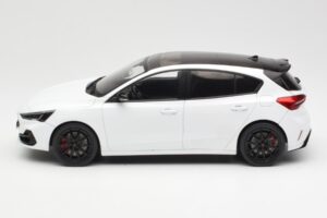 Ford Focus ST Mk4 Frozen Bianco MCG 1:18 MCG18453 Pressofusione — immagine 3 di 6