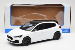 Ford Focus ST Mk4 Frozen Bianco MCG 1:18 MCG18453 Pressofusione — immagine 6 di 6
