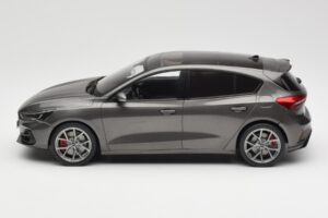 Ford Focus ST Mk4 Grigio MCG 1:18 MCG18454 Pressofusione — immagine 3 di 6