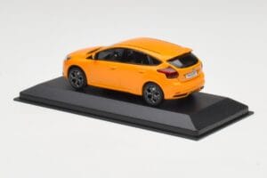 Ford Focus ST Mk3 Tangerine Scream Minichamps 1:43 FOCUS001 Pressofusione — immagine 3 di 4