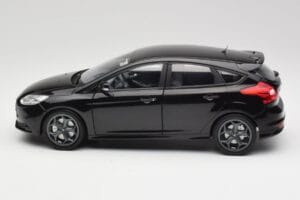 Ford Focus ST Mk2 Panther Black Metallic Minichamps 1:18 110082000 Pressofusione — immagine 4 di 8