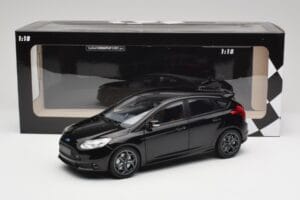 Ford Focus ST Mk2 Panther Black Metallic Minichamps 1:18 110082000 Pressofusione — immagine 8 di 8