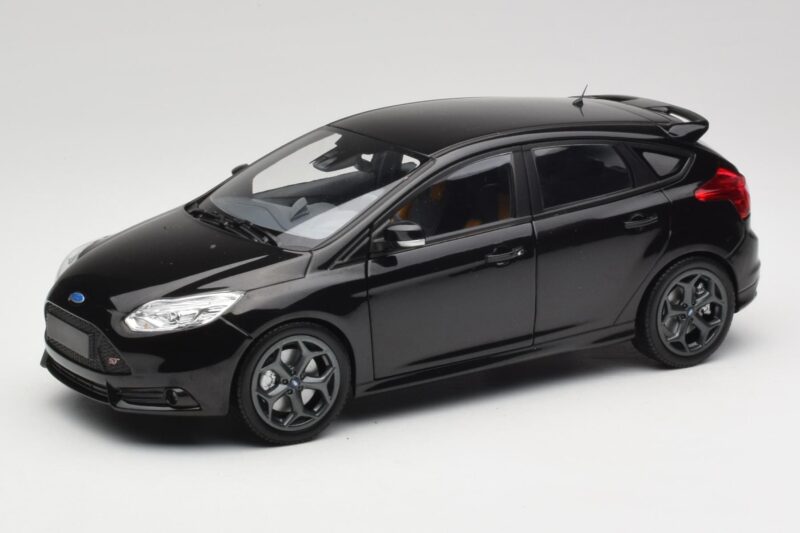 Ford Focus ST Mk2 Panther Black Metallic Minichamps 1:18 110082000 Pressofusione
