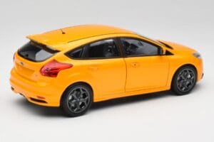 Ford Focus ST Mk2 Tangerine Scream Minichamps 1:18 110082005 Pressofusione — immagine 3 di 8