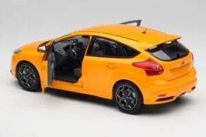 Ford Focus ST Mk2 Tangerine Scream Minichamps 1:18 110082005 Pressofusione — immagine 5 di 8