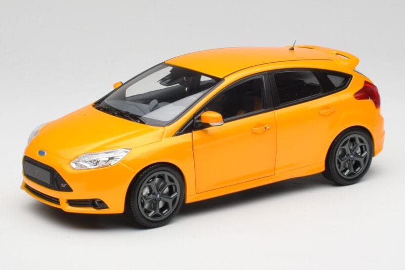 Ford Focus ST Mk2 Tangerine Scream Minichamps 1:18 110082005 Pressofusione