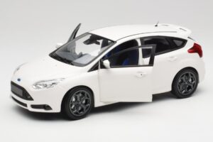 Ford Focus ST Mk2 Bianco Minichamps 1:18 110082004 Pressofusione — immagine 2 di 8