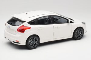 Ford Focus ST Mk2 Bianco Minichamps 1:18 110082004 Pressofusione — immagine 3 di 8