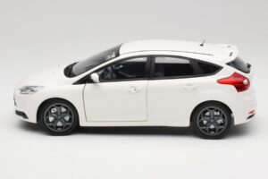 Ford Focus ST Mk2 Bianco Minichamps 1:18 110082004 Pressofusione — immagine 4 di 8