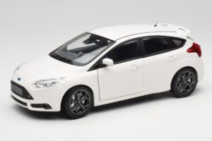 Ford Focus ST Mk2 Bianco Minichamps 1:18 110082004 Pressofusione