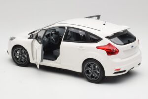 Ford Focus ST Mk2 Bianco Minichamps 1:18 110082004 Pressofusione — immagine 5 di 8