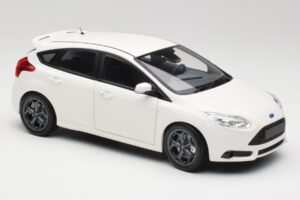 Ford Focus ST Mk2 Bianco Minichamps 1:18 110082004 Pressofusione — immagine 6 di 8